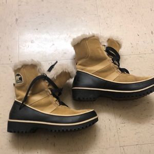 WOMEN’S SOREL WINTER BOOTS
